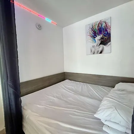 - 4 Pers - Pres De La - Cap D'agde - Fr-1-249-428 *